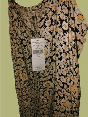 American Eagle Outfitters Women’s Black Daisy Print Button-Front Top